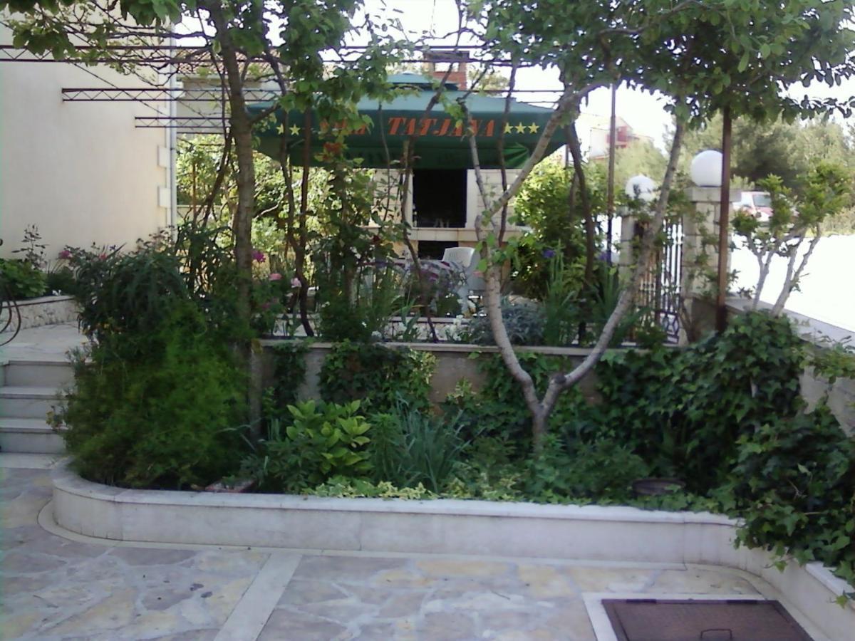 Rooms & Studio Villa Tatjana Supetar Buitenkant foto