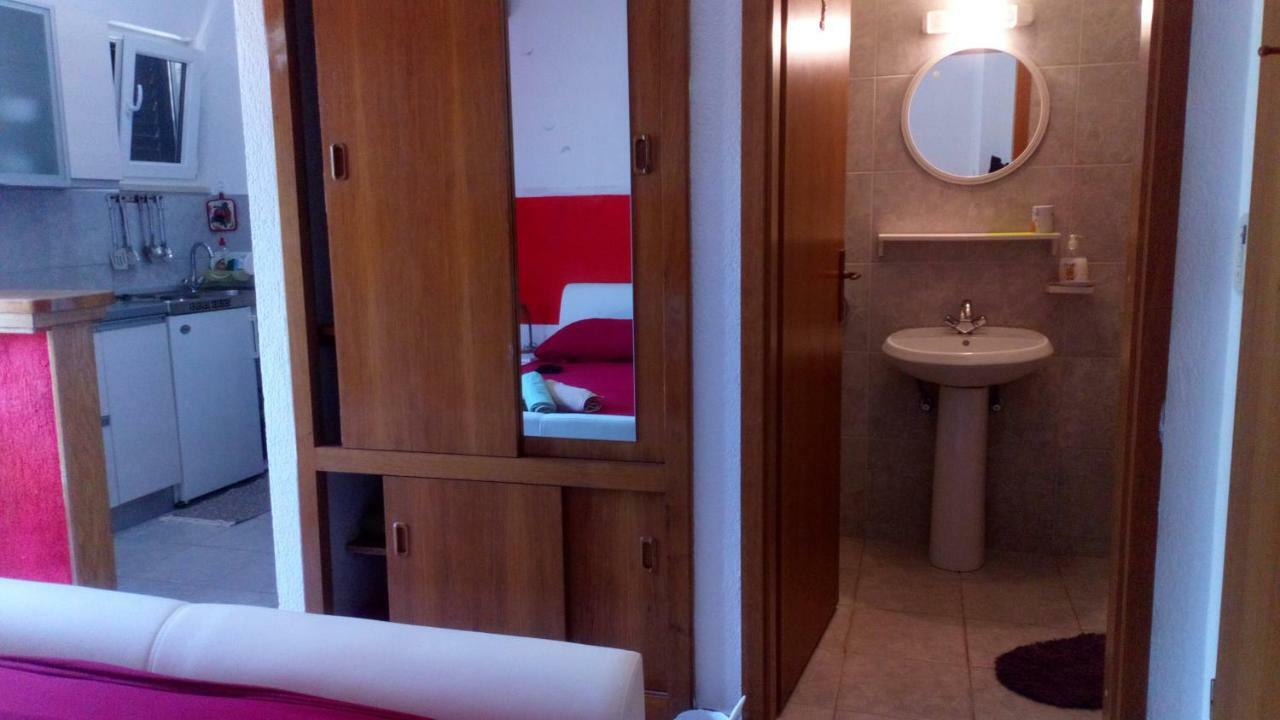 Rooms & Studio Villa Tatjana Supetar Buitenkant foto