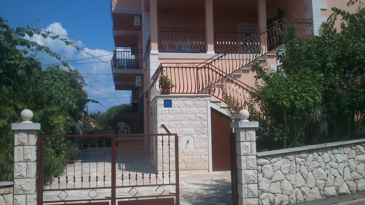 Rooms & Studio Villa Tatjana Supetar Buitenkant foto